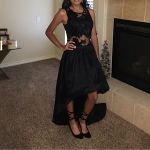 Windsor black prom dress. Size 3, only worn once.